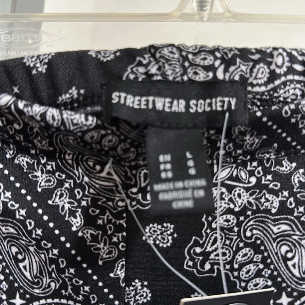 On sale! 2 pair NWT Streetwear Society Large leggings. buy one and get one free! - Picture 4 of 10